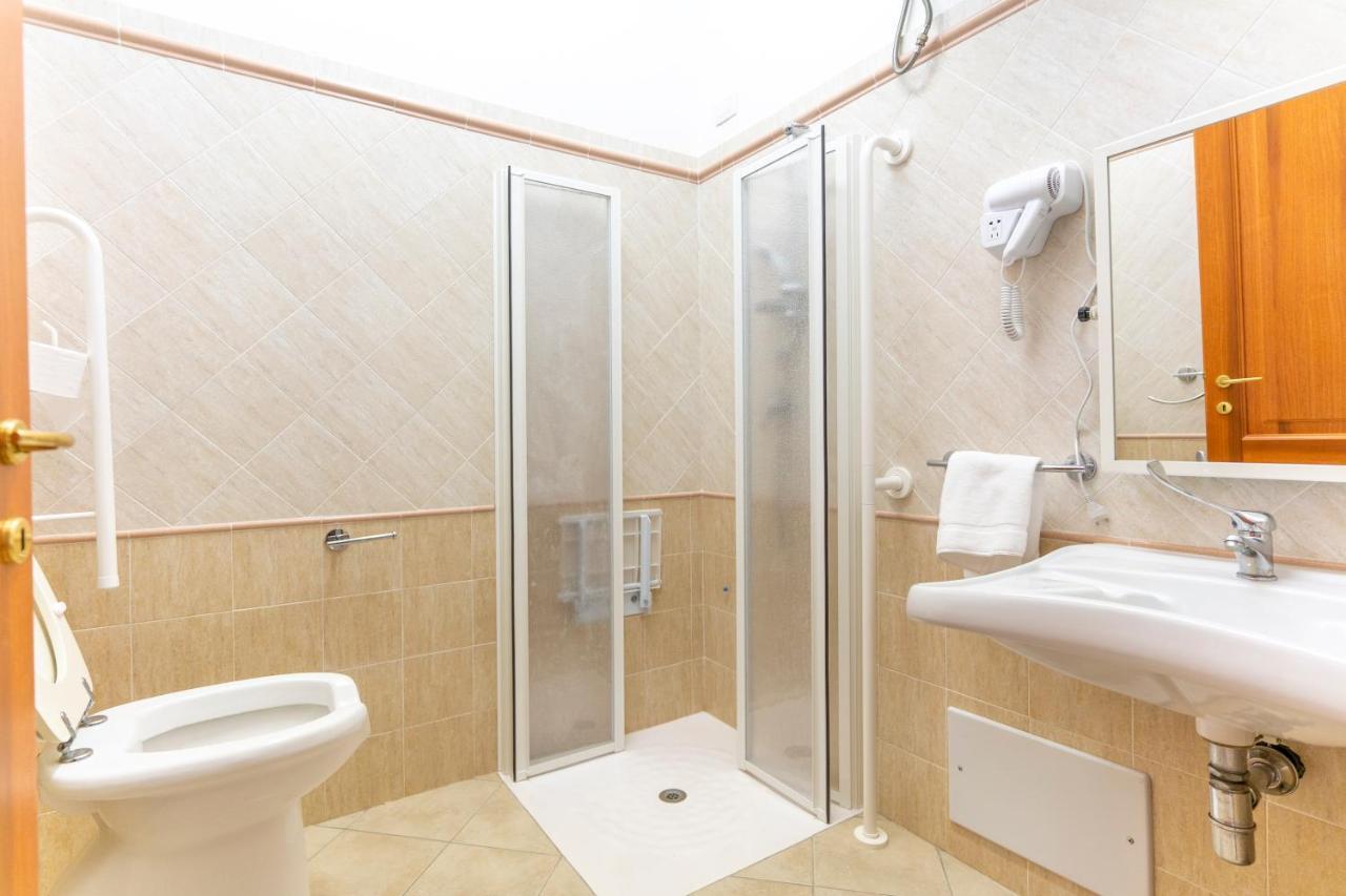 Hotel Dei Tacchi Osini エクステリア 写真